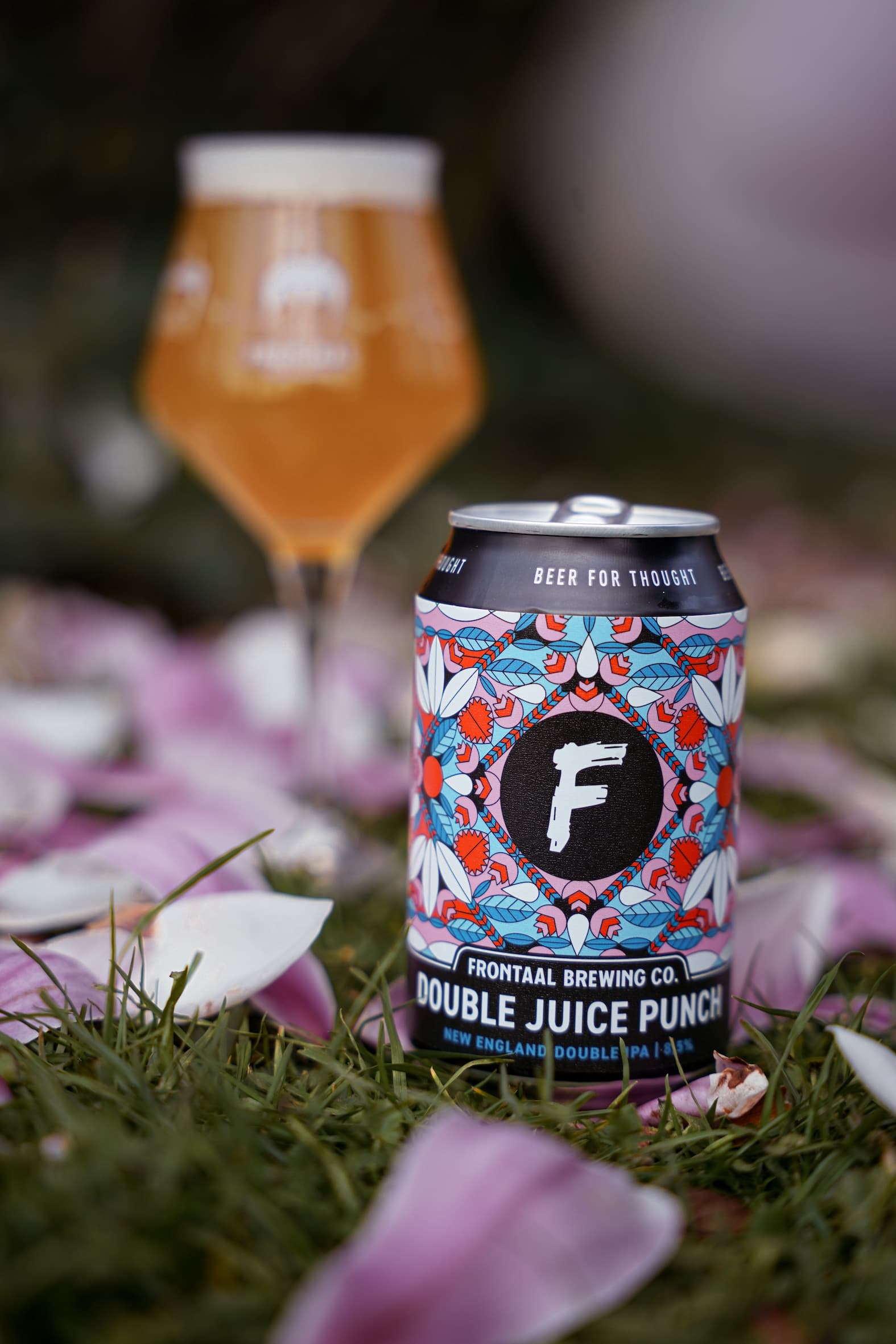 Double Juice Punch met glas en bloemen - Frontaal Brewing Company